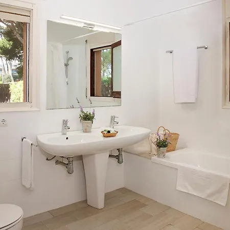 Familiar By La Costa