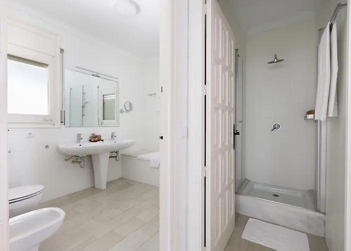 Familiar By La Costa Pals